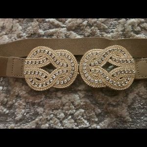 Stretch belt with gold clasp buckle